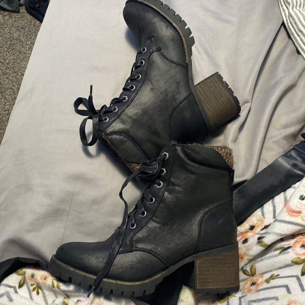 Carlos Santana boots/heels size 9 womens NEVER worn